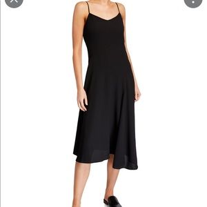 Theory day dress in summer crepe. V neckline. Spaghetti straps. Midi length